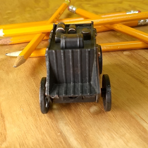 Collectable Metal Die Cast Stagecoach Sharpener - Picture 4 of 11